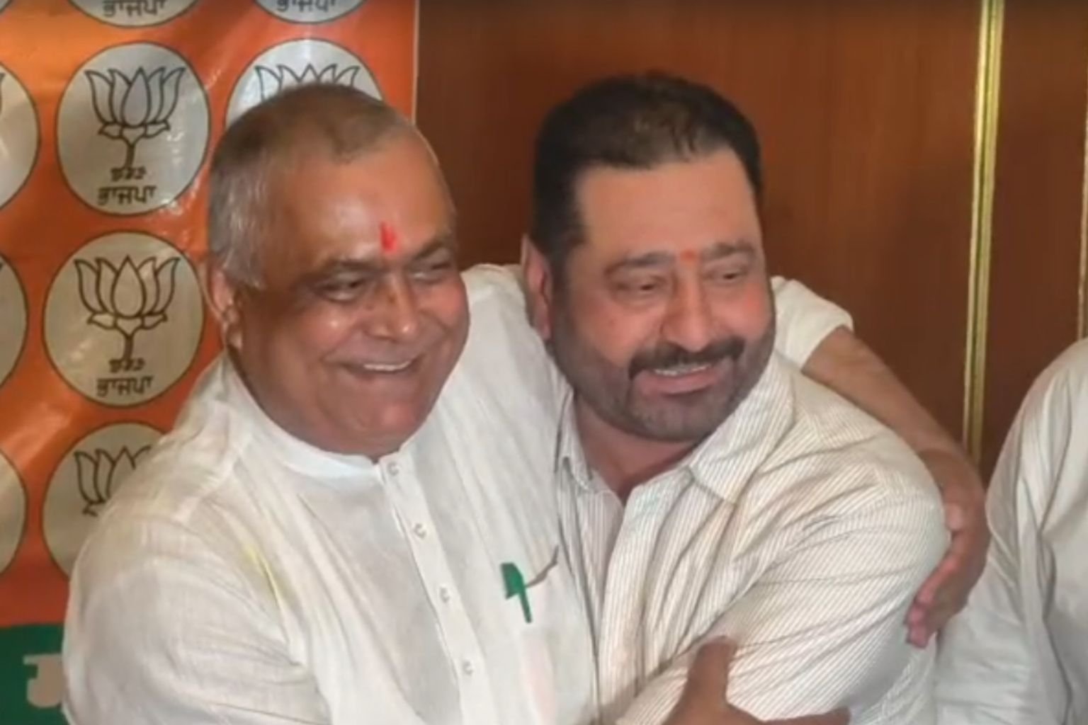 https://khabargarmagaram.com/former-aap-light-in-charge-dinesh-dhall-joins-bjp/