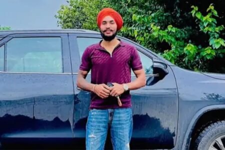 पंजाब के अमृतसर-तरनतारन बाइपास पर वीरवार को एक दर्दनाक सड़क हादसा हो गया। स्कॉर्पियो और तारकोल से भरे टिप्पर के बीच जोरदार टक्कर के बाद स्कॉर्पियो में अचानक आग लग गई।